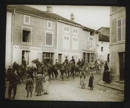 Arrivée d'une batterie d'artillerie (Ville-sur-Illon)